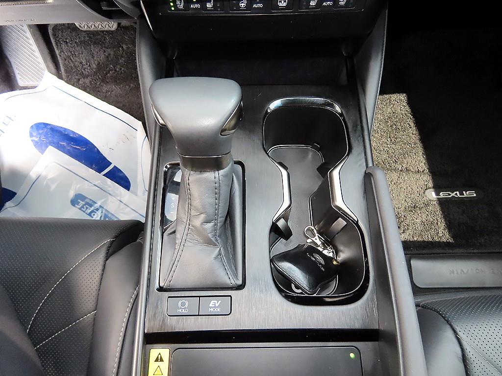Lexus ES — photo 10