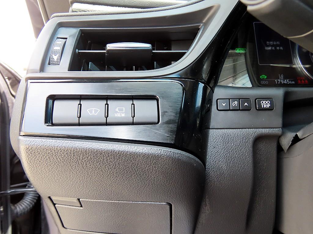 Lexus ES — photo 12