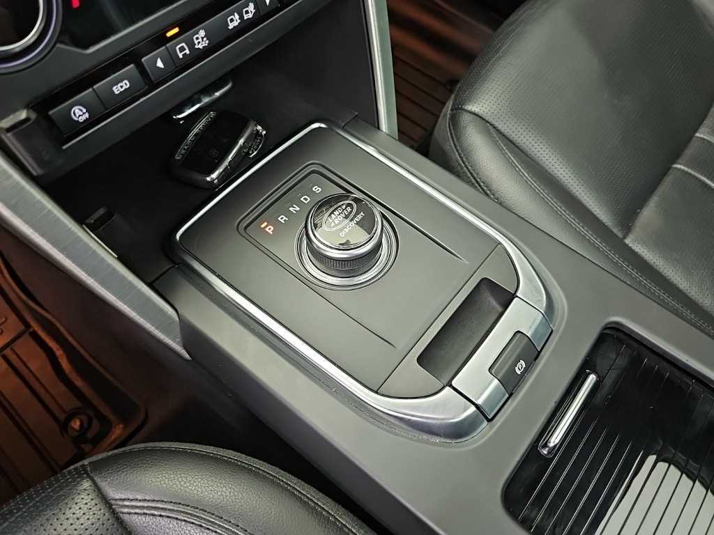 Land Rover Discovery Sport — photo 08