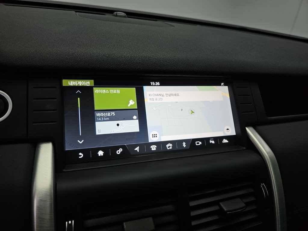Land Rover Discovery Sport — photo 14
