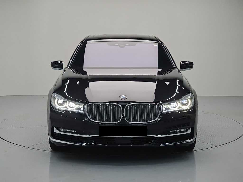 BMW 7-Series — photo 02