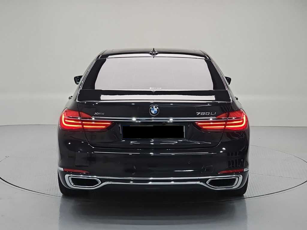 BMW 7-Series — photo 03