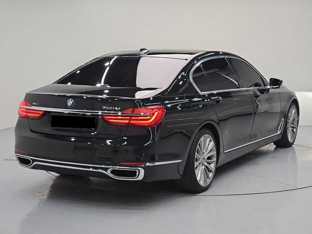 BMW 7-Series — photo 04