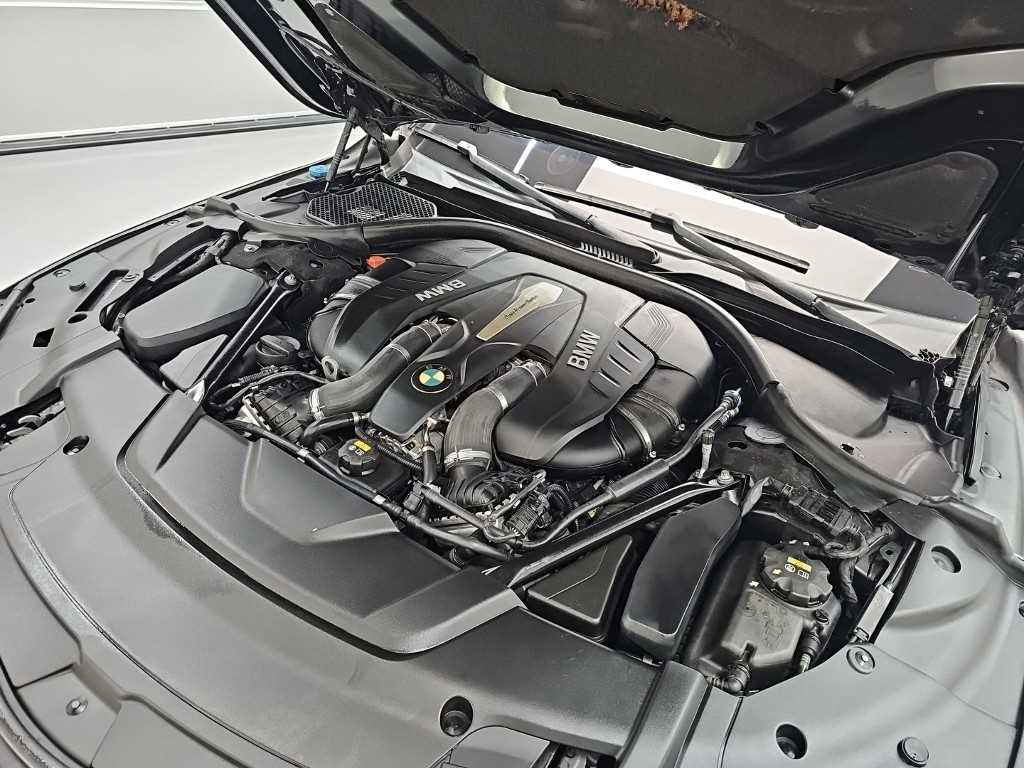 BMW 7-Series — photo 05