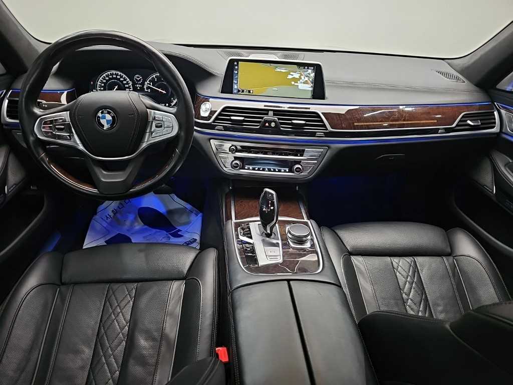 BMW 7-Series — photo 07