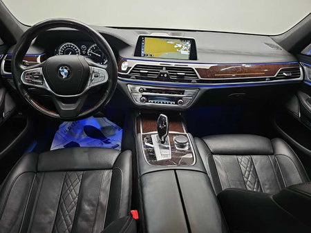 BMW 7-Series — photo 07