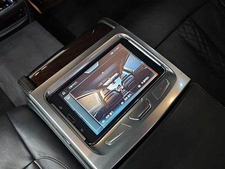 BMW 7-Series — photo 15