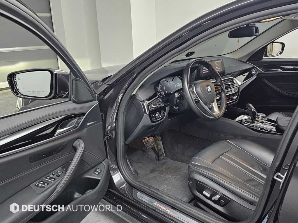 BMW 5-Series — photo 11
