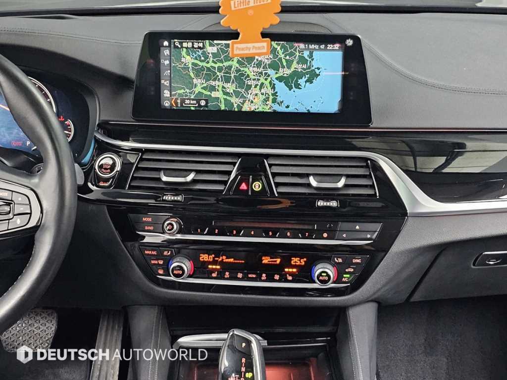 BMW 5-Series — photo 14