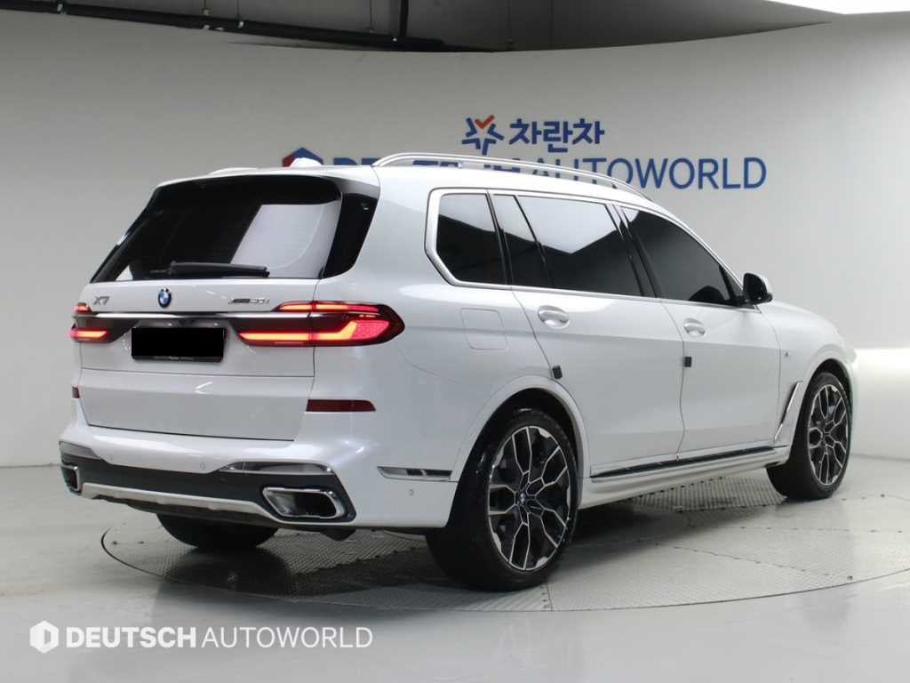 BMW X7 — photo 02