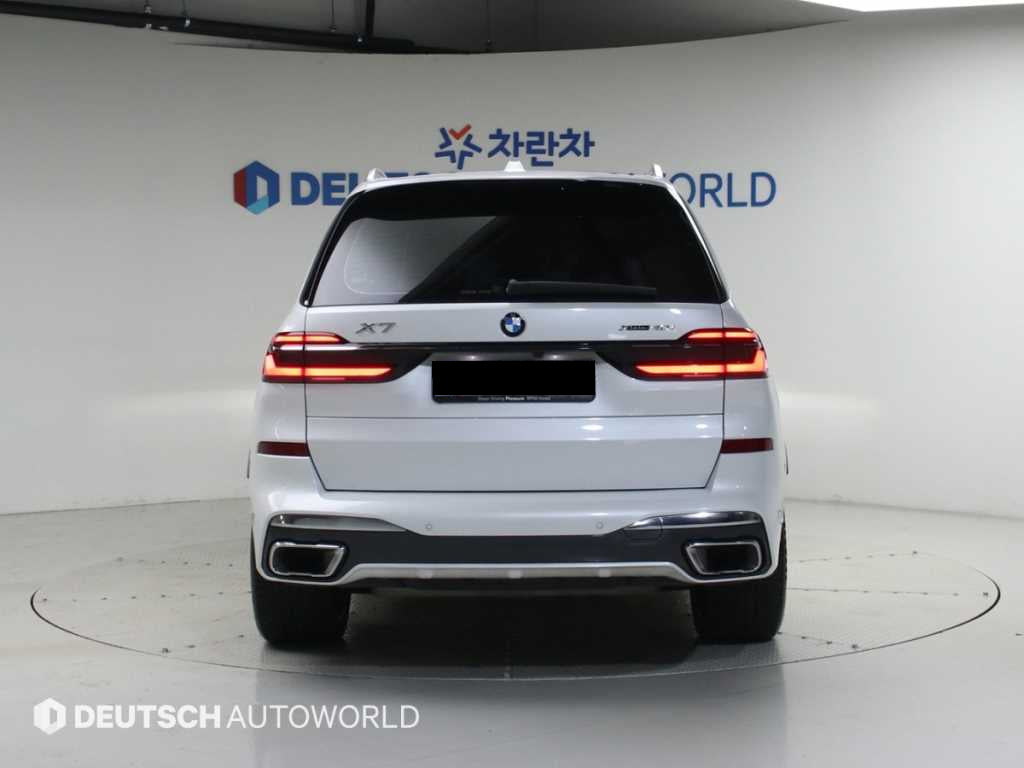 BMW X7 — photo 04