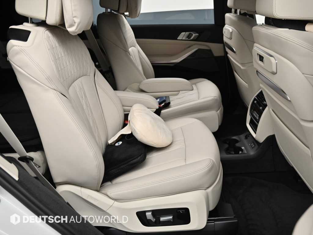 BMW X7 — photo 12
