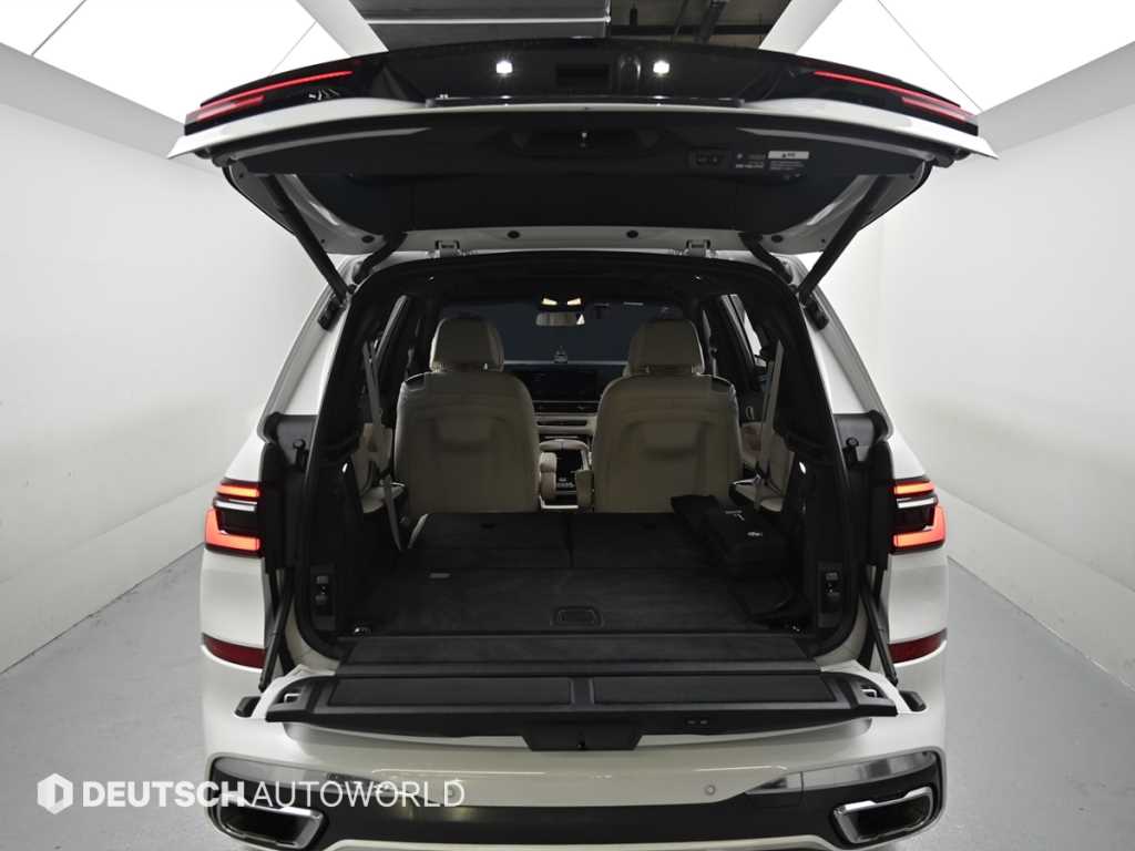 BMW X7 — photo 19