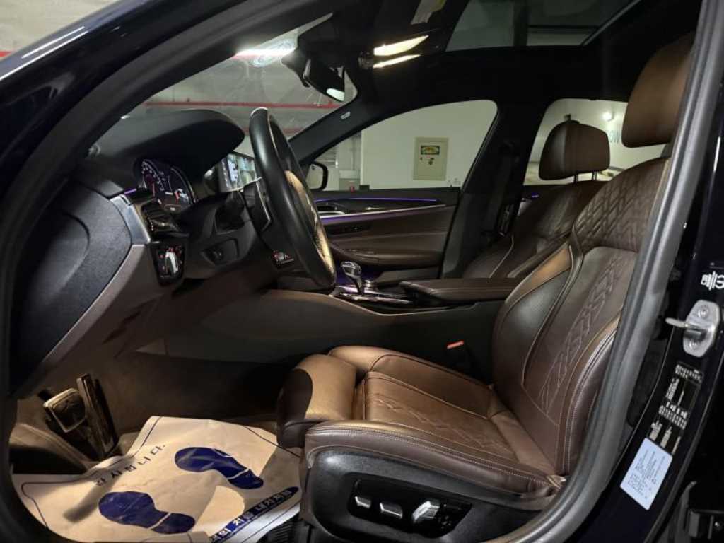 BMW 5-Series — photo 08