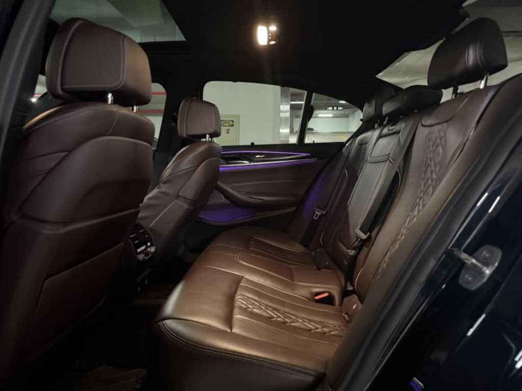 BMW 5-Series — photo 09