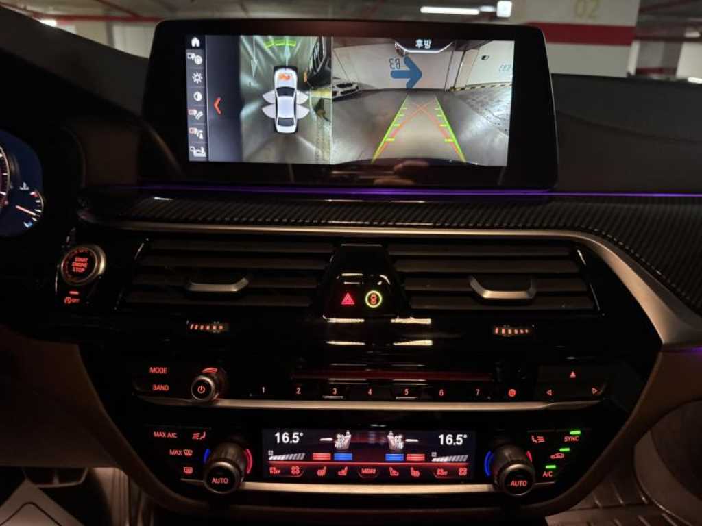 BMW 5-Series — photo 12