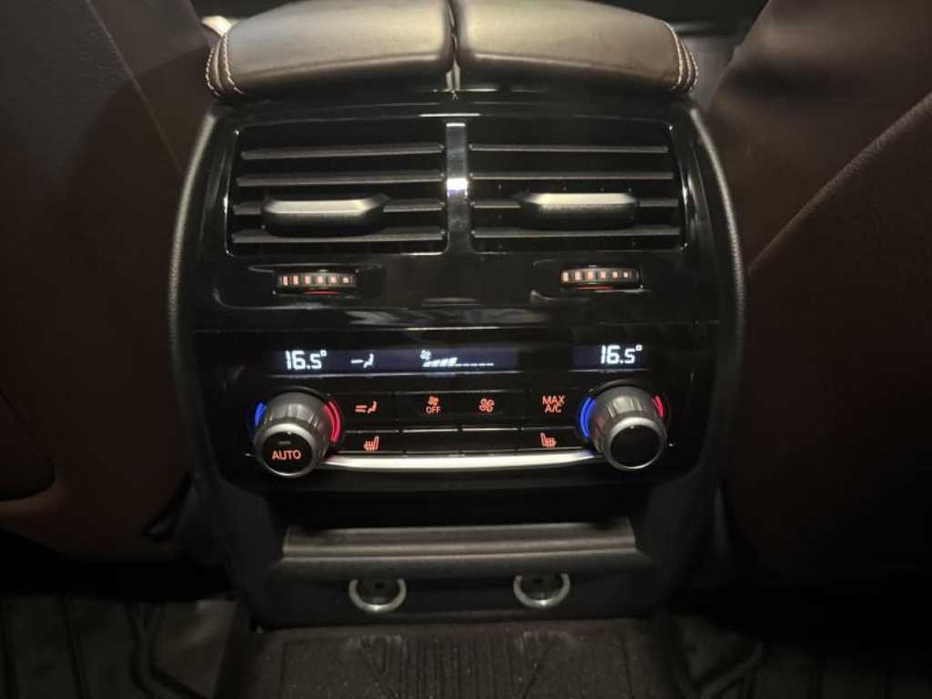BMW 5-Series — photo 16