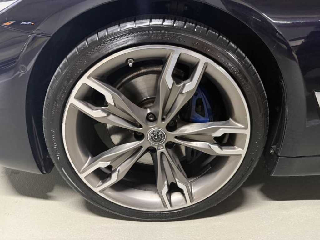 BMW 5-Series — photo 19