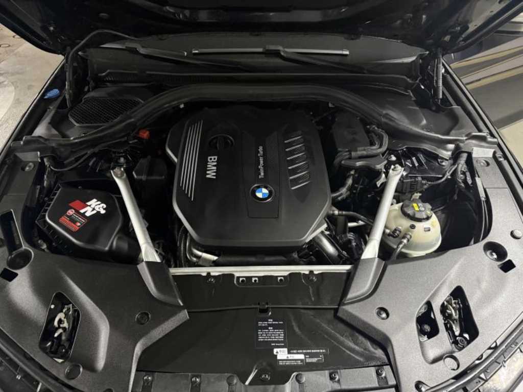 BMW 5-Series — photo 20