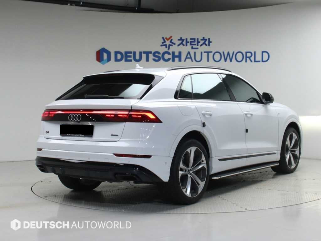 Audi Q8 — photo 04
