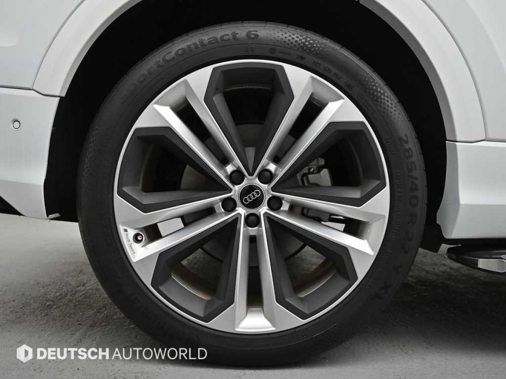 Audi Q8 — photo 05