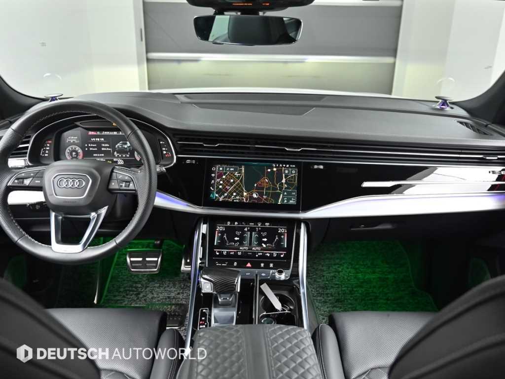 Audi Q8 — photo 07