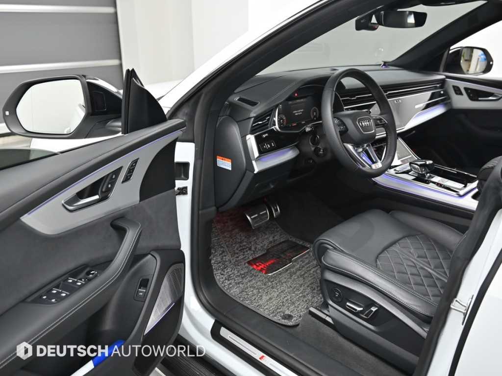 Audi Q8 — photo 11