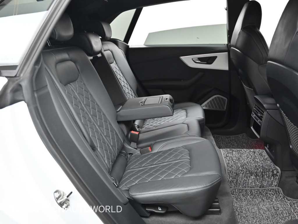Audi Q8 — photo 12