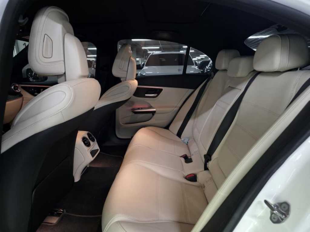 Mercedes-Benz C-Class — photo 09