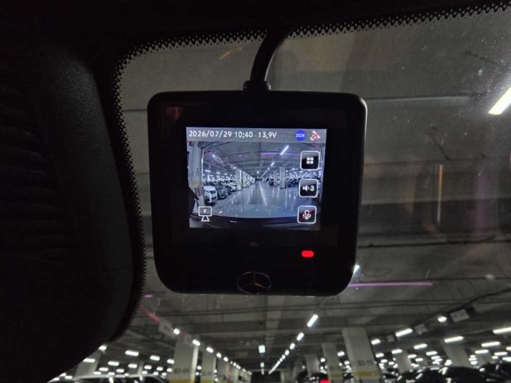 Mercedes-Benz C-Class — photo 20