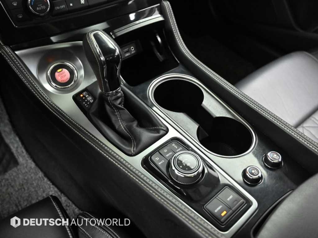 Nissan Maxima — photo 09