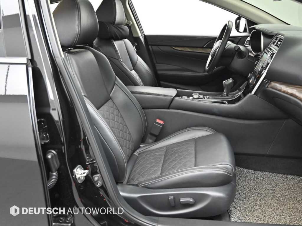 Nissan Maxima — photo 10