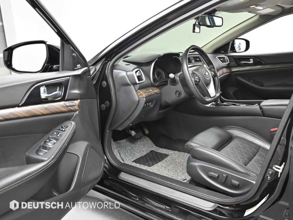 Nissan Maxima — photo 11