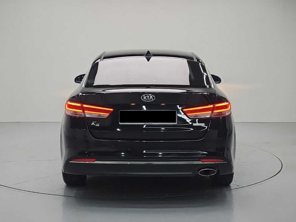 Kia K5 — photo 03