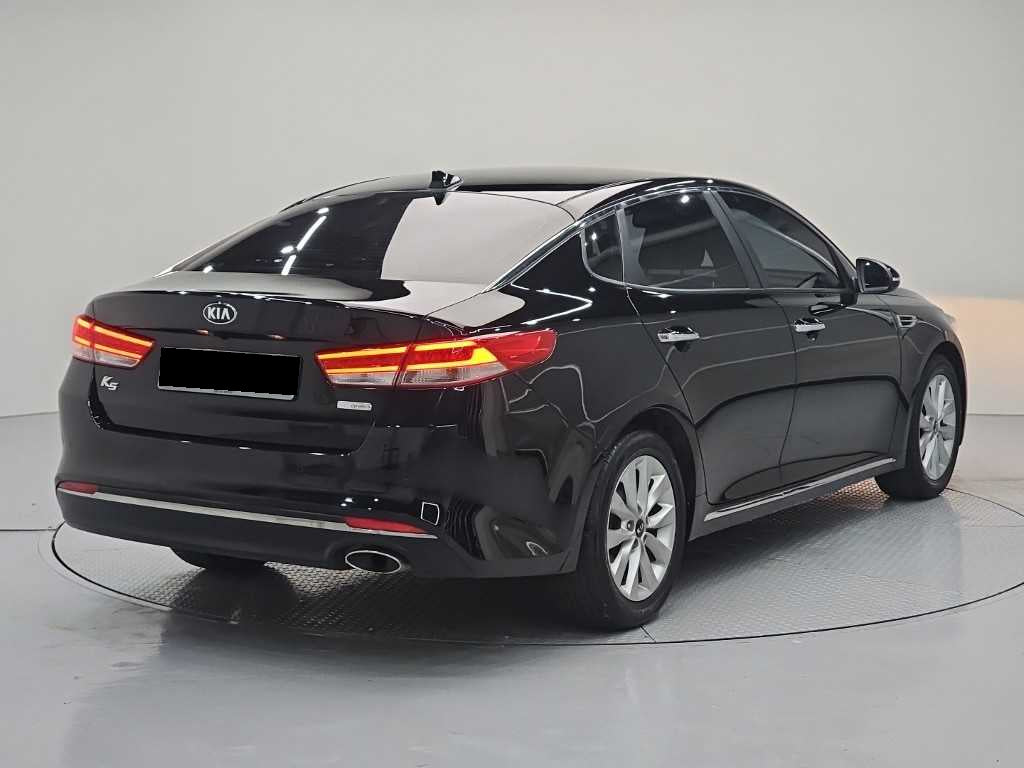 Kia K5 — photo 04