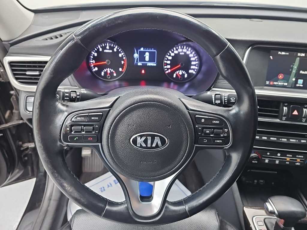 Kia K5 — photo 09