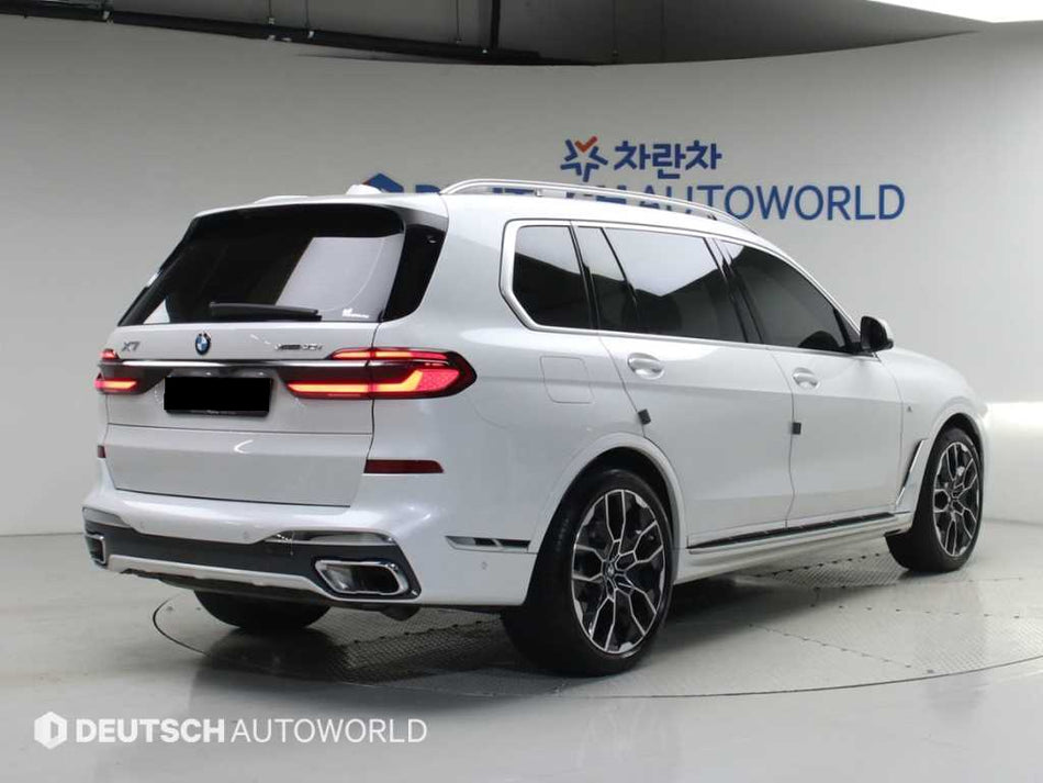 BMW X7 — photo 02