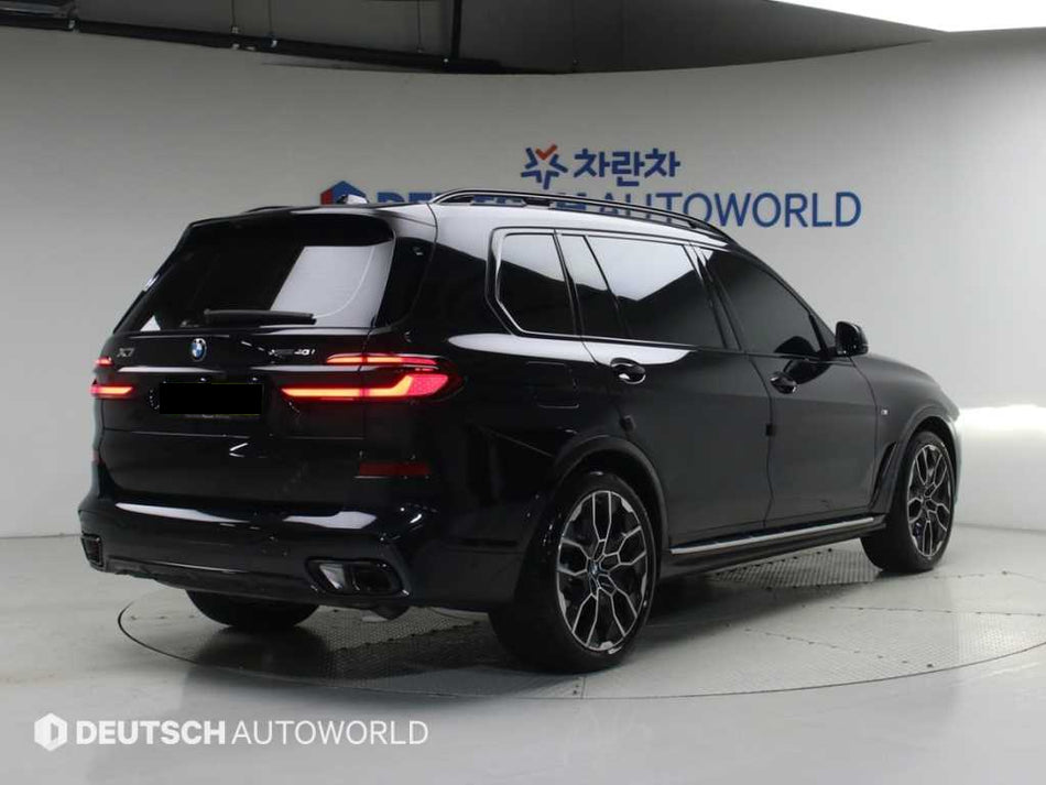BMW X7 — photo 02