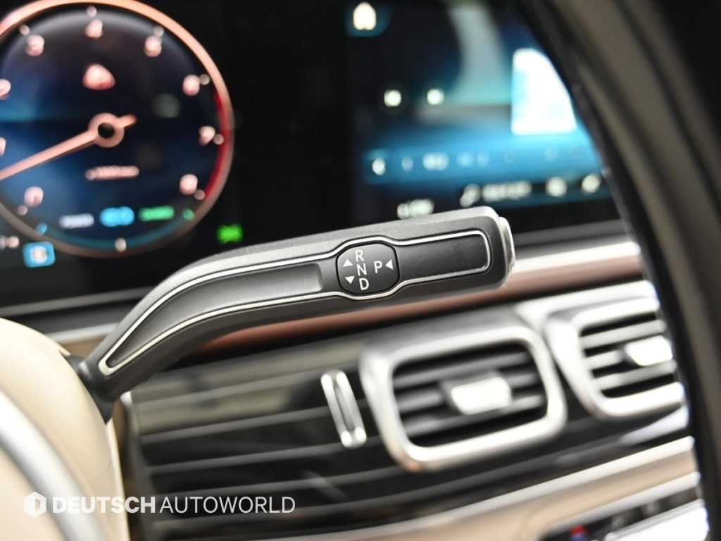 Mercedes-Benz GLS-Class — photo 09