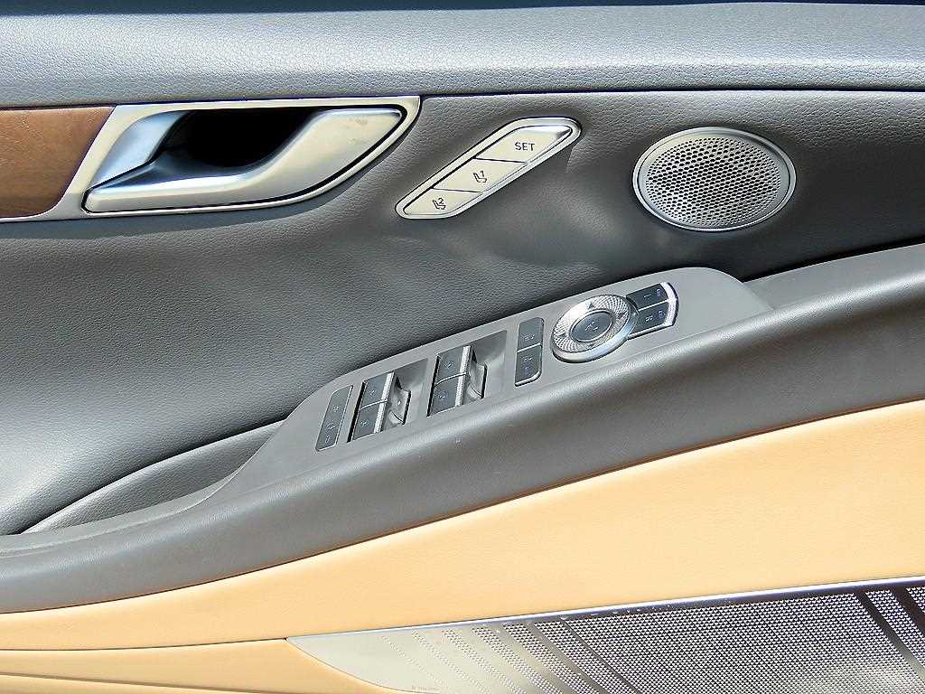 Genesis G80 — photo 12