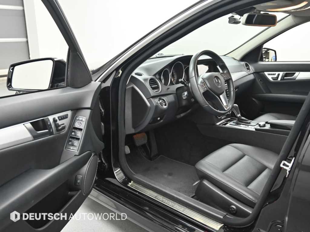 Mercedes-Benz C-Class — photo 11