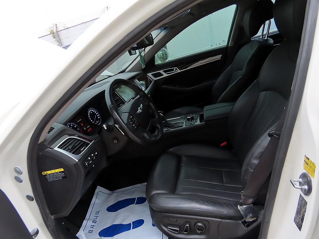Hyundai Genesis — photo 05