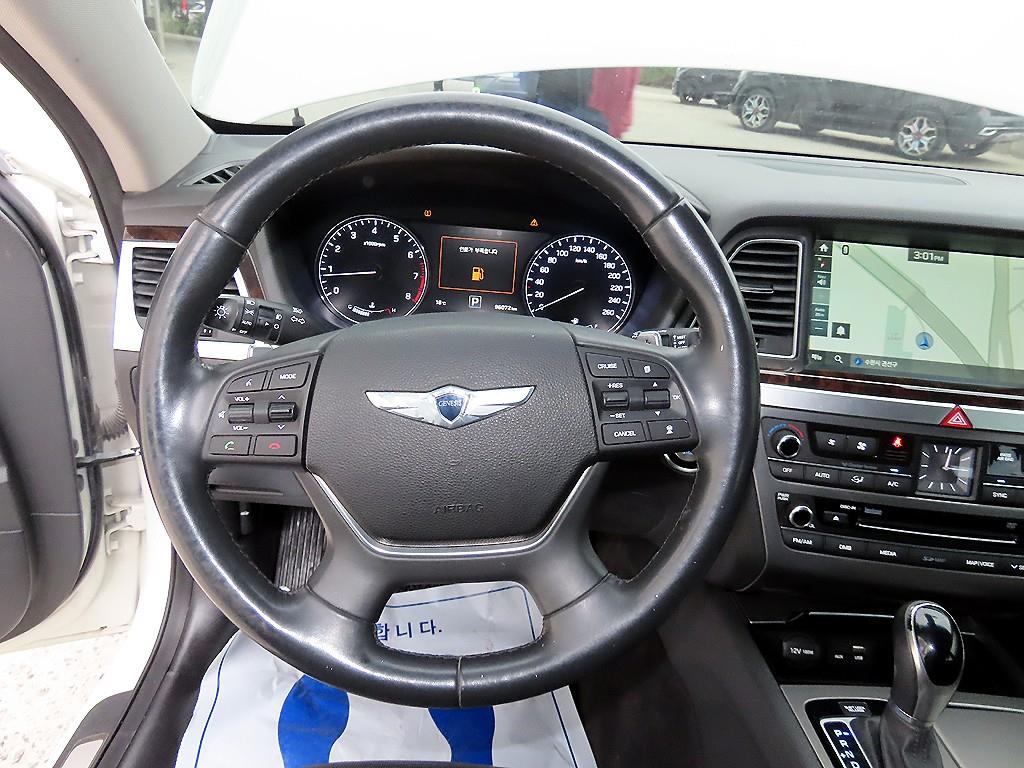 Hyundai Genesis — photo 08