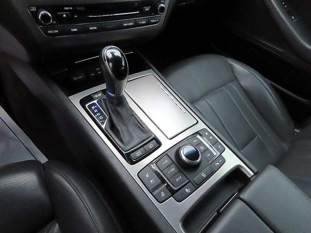 Hyundai Genesis — photo 11