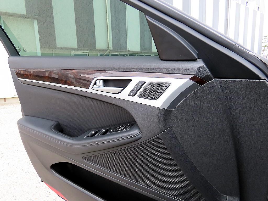 Hyundai Genesis — photo 12