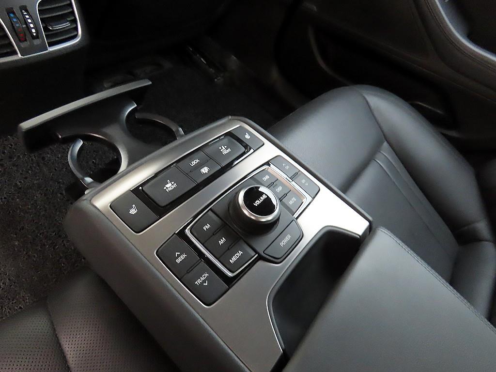 Hyundai Genesis — photo 15