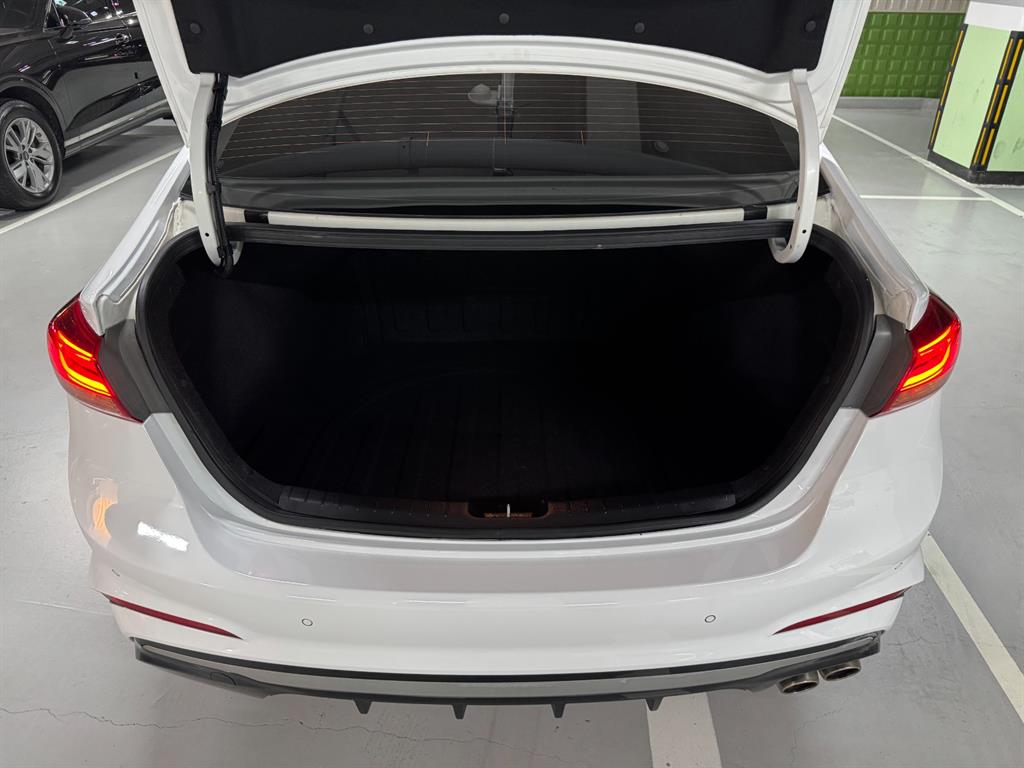 Hyundai Avante — photo 05