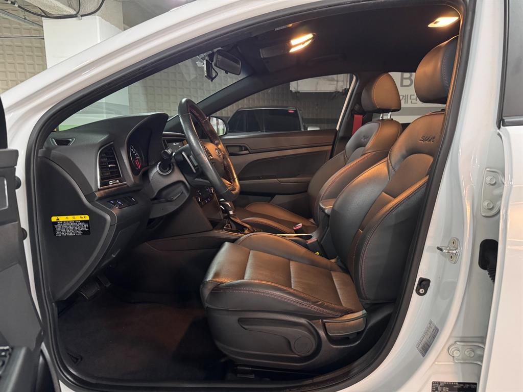 Hyundai Avante — photo 06