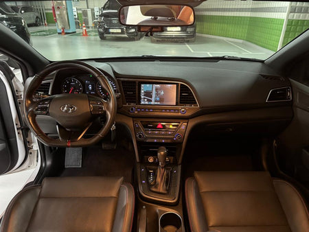 Hyundai Avante — photo 08