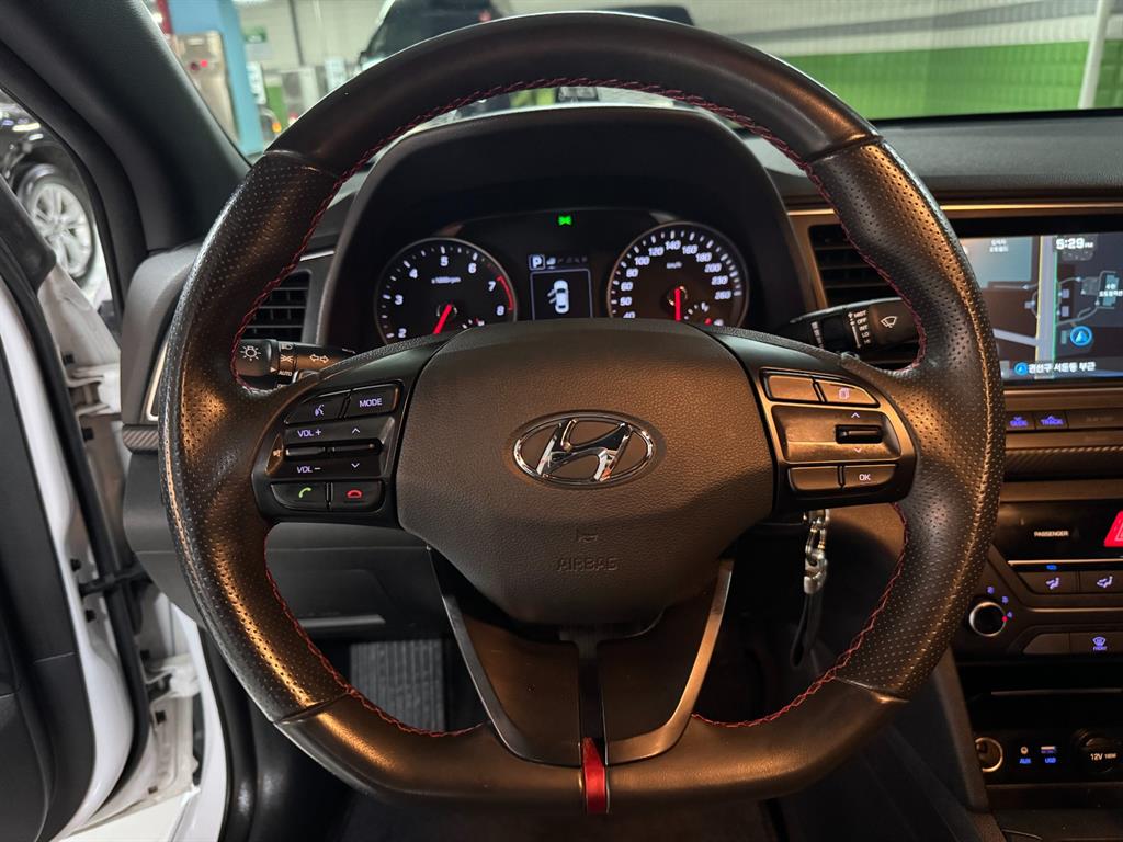 Hyundai Avante — photo 10